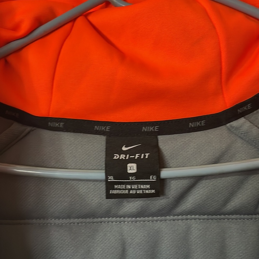 Nike jacket - Picture 3 of 4